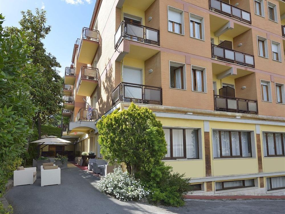 Hotel Attico Кианчано Терме Екстериор снимка