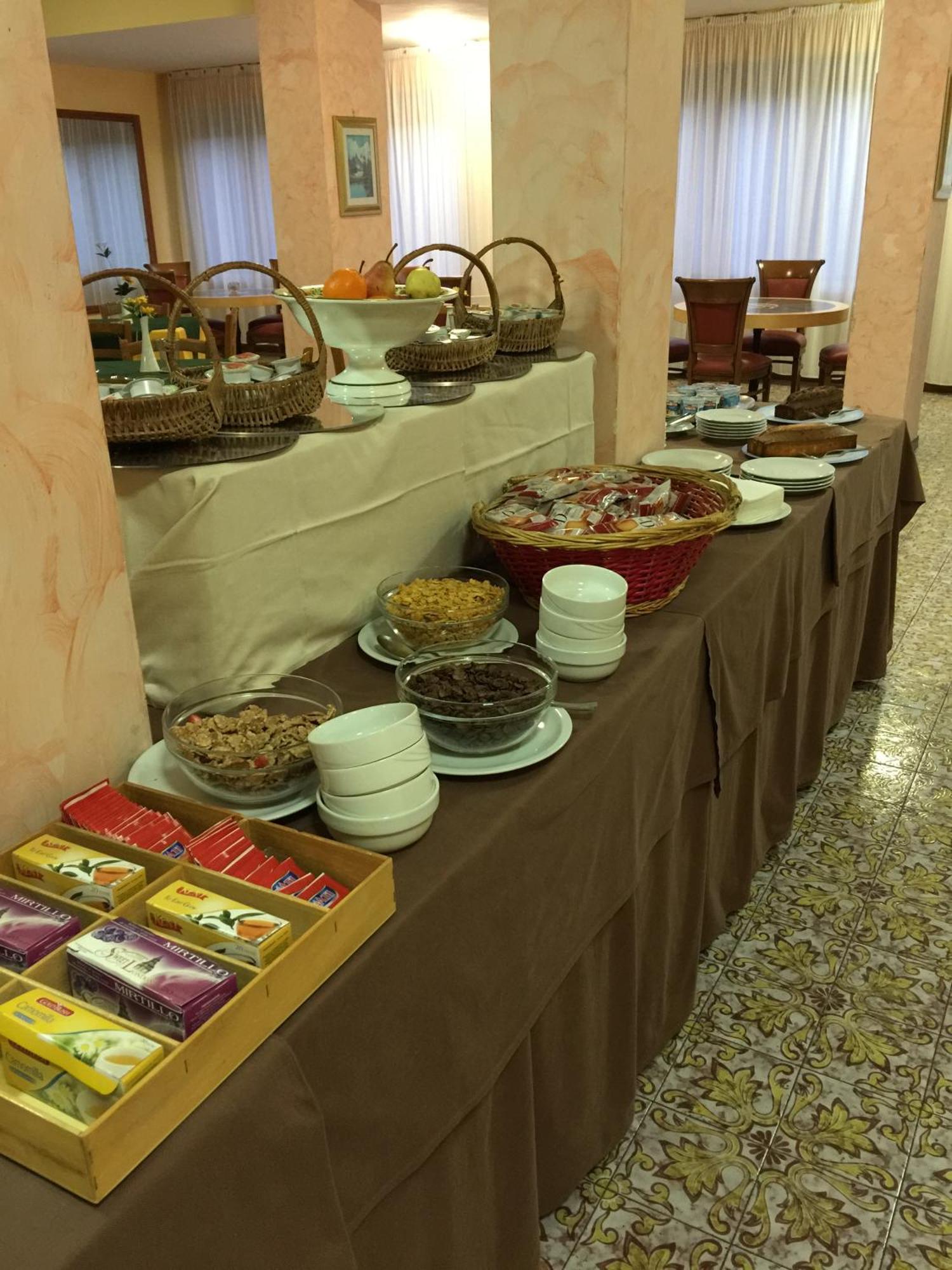 Hotel Attico Кианчано Терме Екстериор снимка